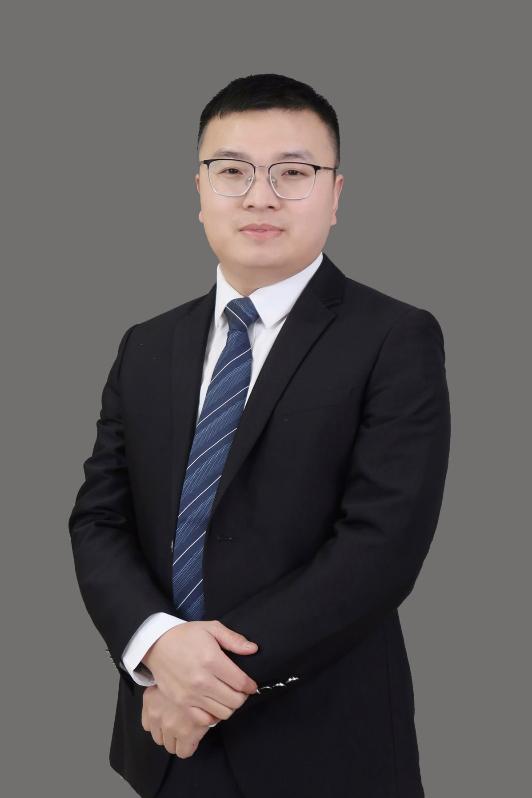 郑强强律师